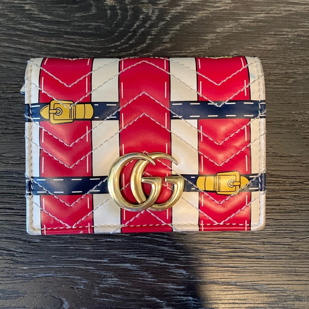 Gucci womens small size wallet